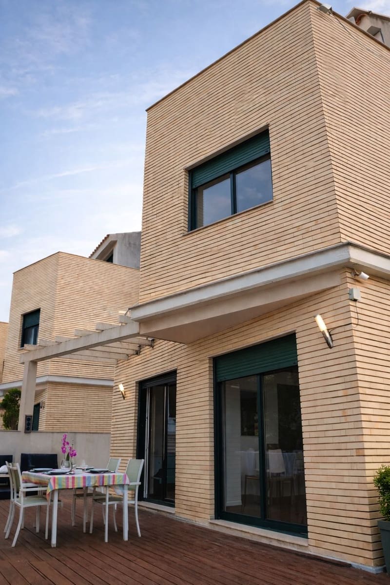 4 slaapkamer Villa te koop in Vinaros met garage - € 380.000 (Ref: 9278469)