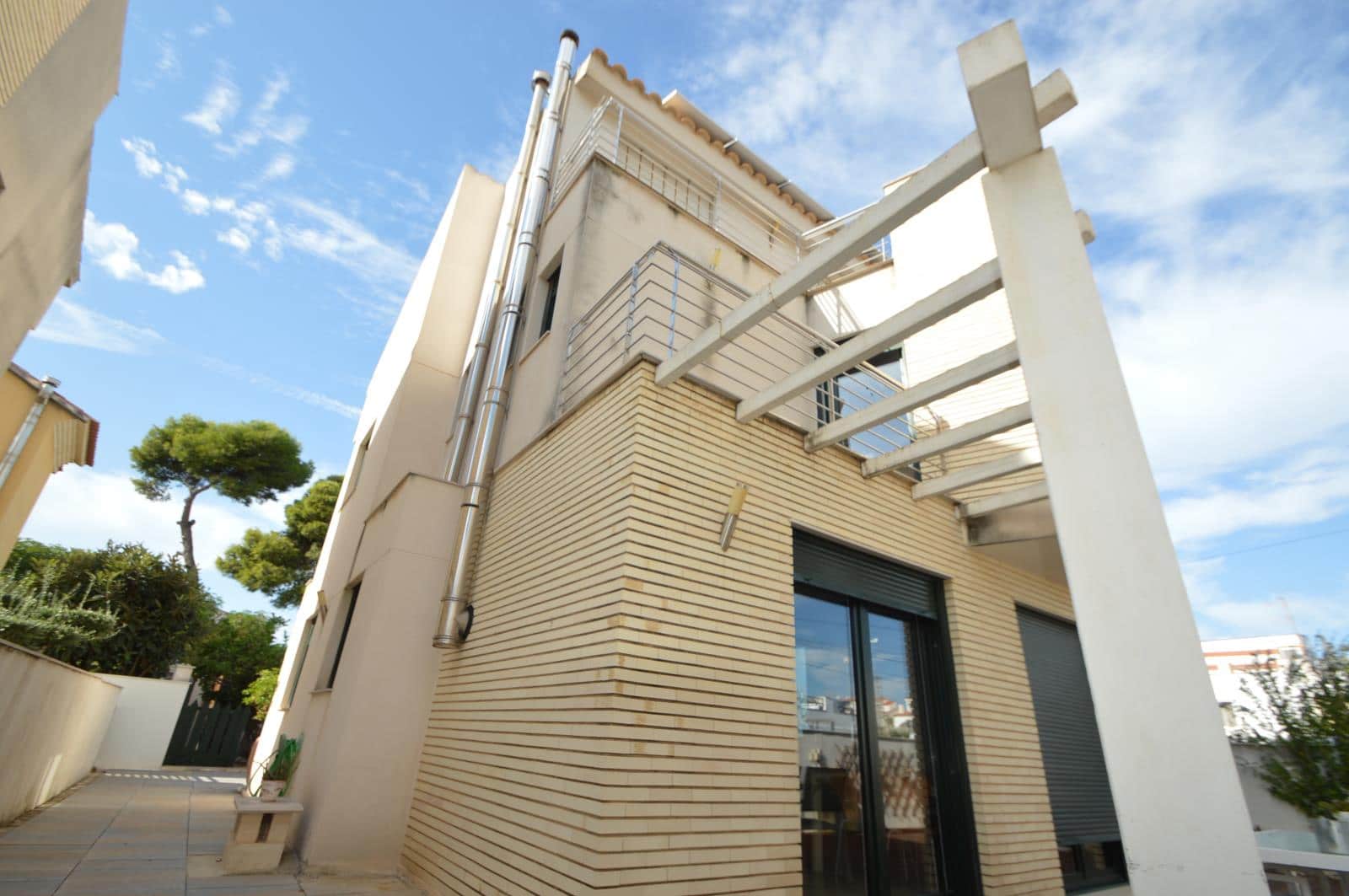 4 bedroom Villa for sale in Vinaros with garage - € 369,000 (Ref: 9278469)
