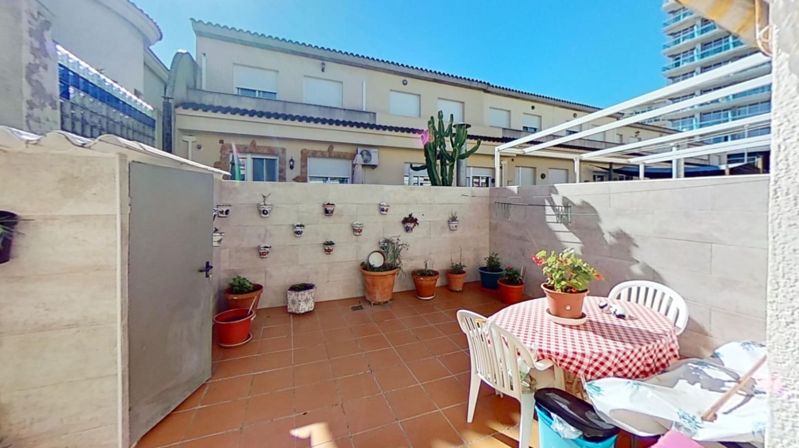 4 slaapkamer Rijtjeshuis te koop in Vinaros - € 320.000 (Ref: 9348666)