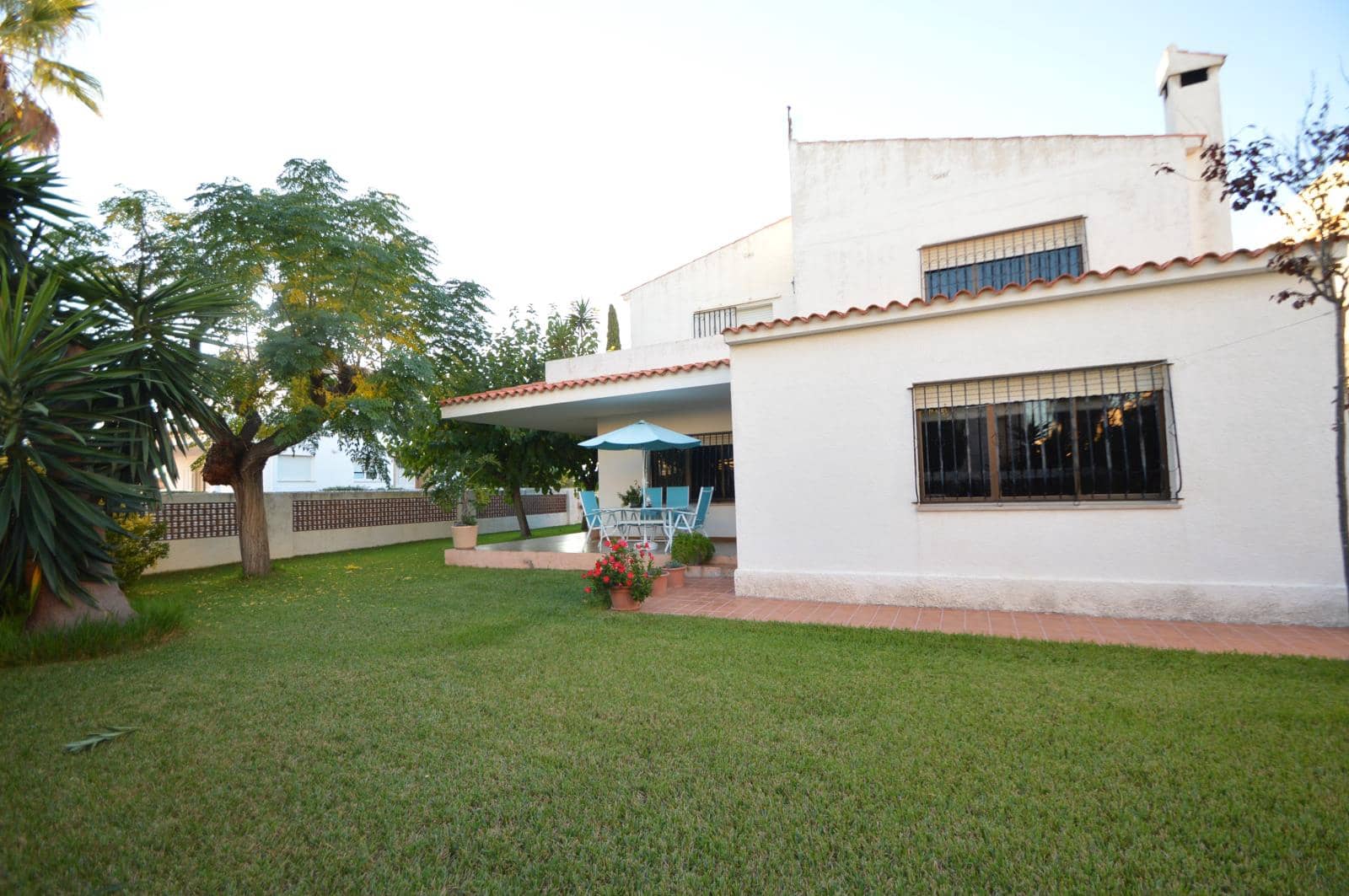 4 makuuhuone Huvila myytävänä paikassa Vinaros mukana 
autotalli - 380 000 € (Ref: 9360242)