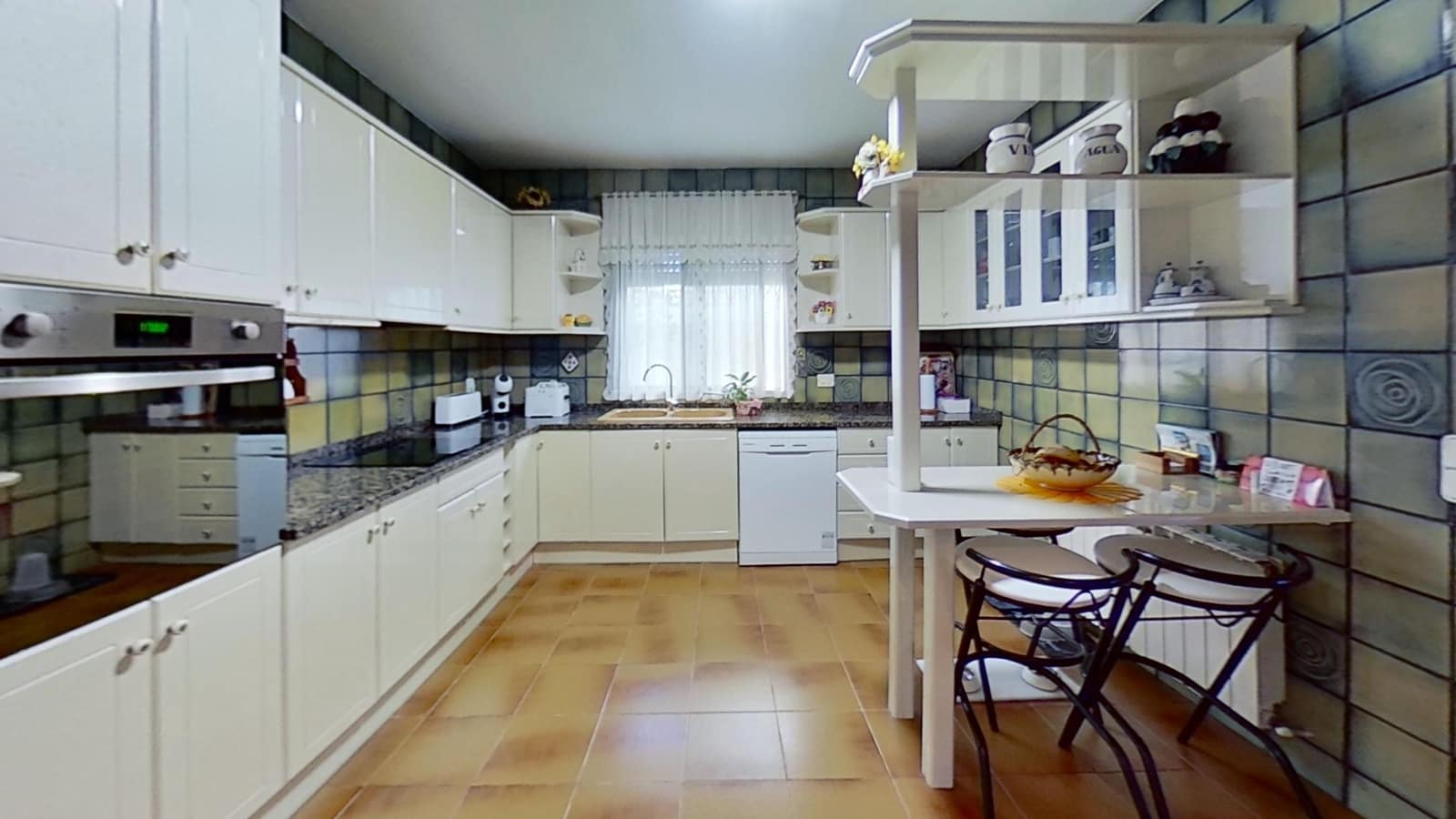 4 makuuhuone Huvila myytävänä paikassa Vinaros mukana 
autotalli - 380 000 € (Ref: 9360242)