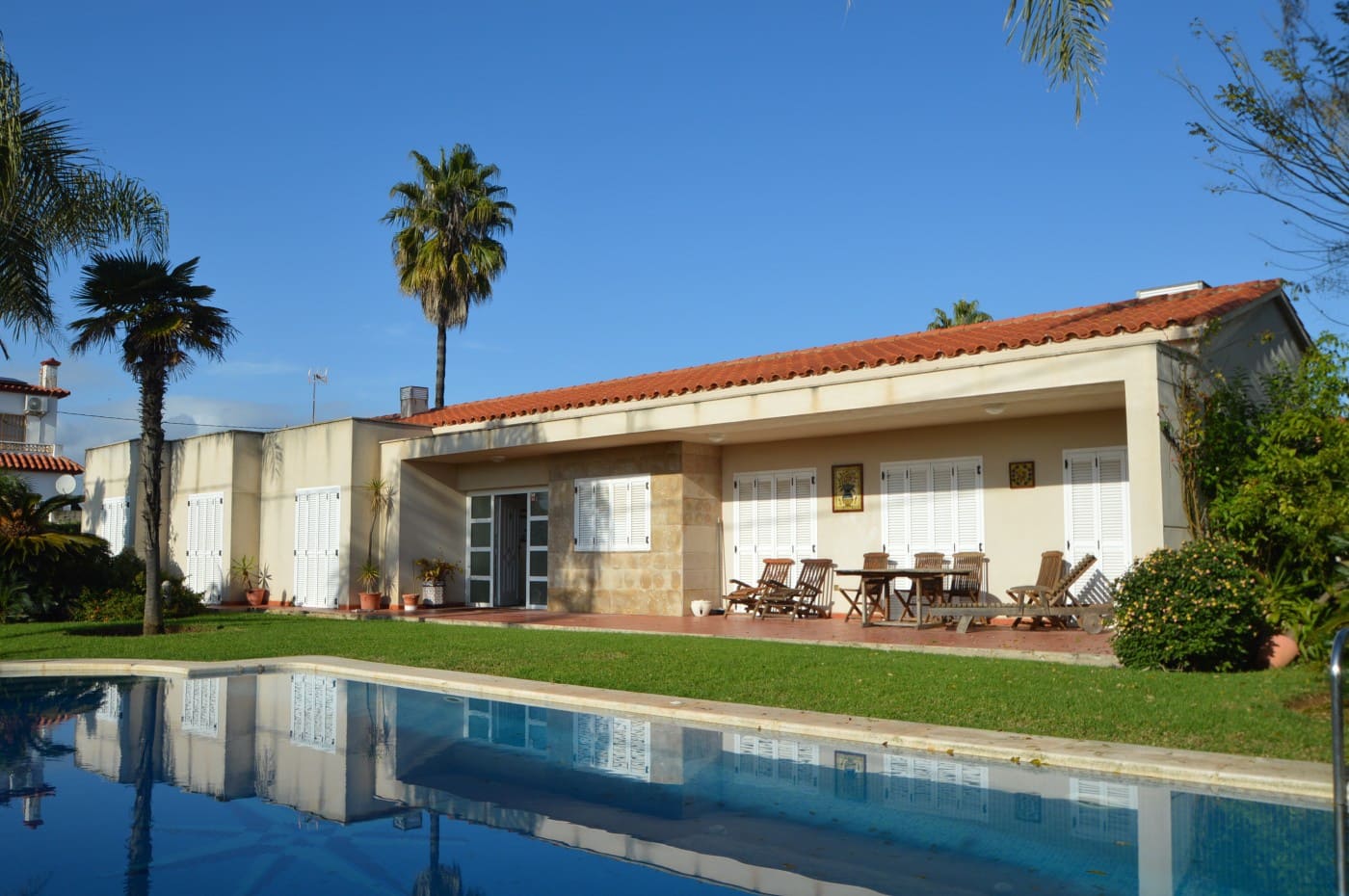 Chalet de 4 habitaciones en Vinaròs en venta con piscina garaje - 480.000 € (Ref: 9484977)