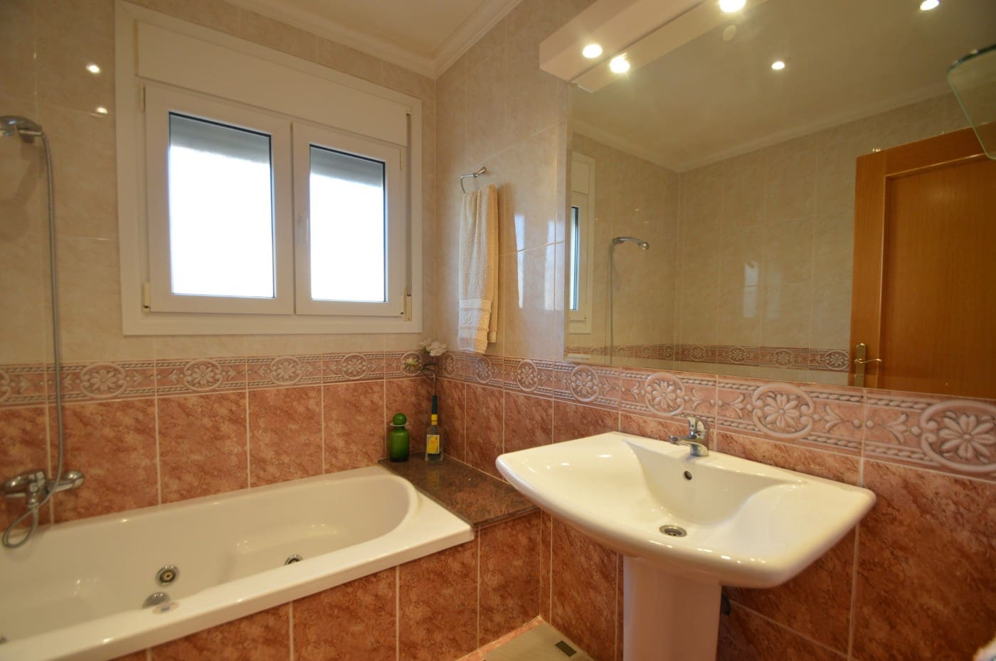 Chalet de 4 habitaciones en Vinaròs en venta con piscina garaje - 480.000 € (Ref: 9484977)