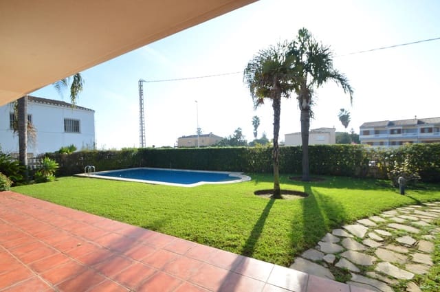 Chalet de 4 habitaciones en Vinaròs en venta con piscina garaje - 480.000 € (Ref: 9484977)