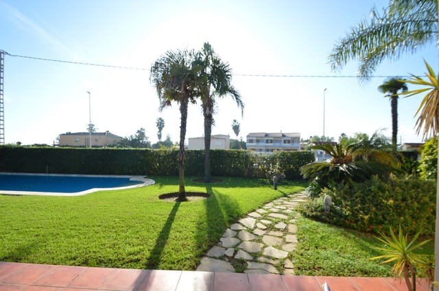 Chalet de 4 habitaciones en Vinaròs en venta con piscina garaje - 480.000 € (Ref: 9484977)