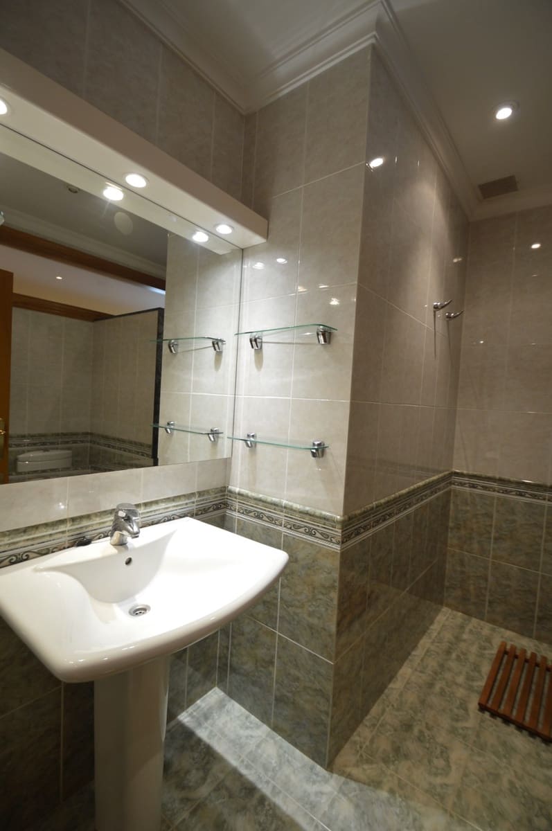 Chalet de 4 habitaciones en Vinaròs en venta con piscina garaje - 480.000 € (Ref: 9484977)