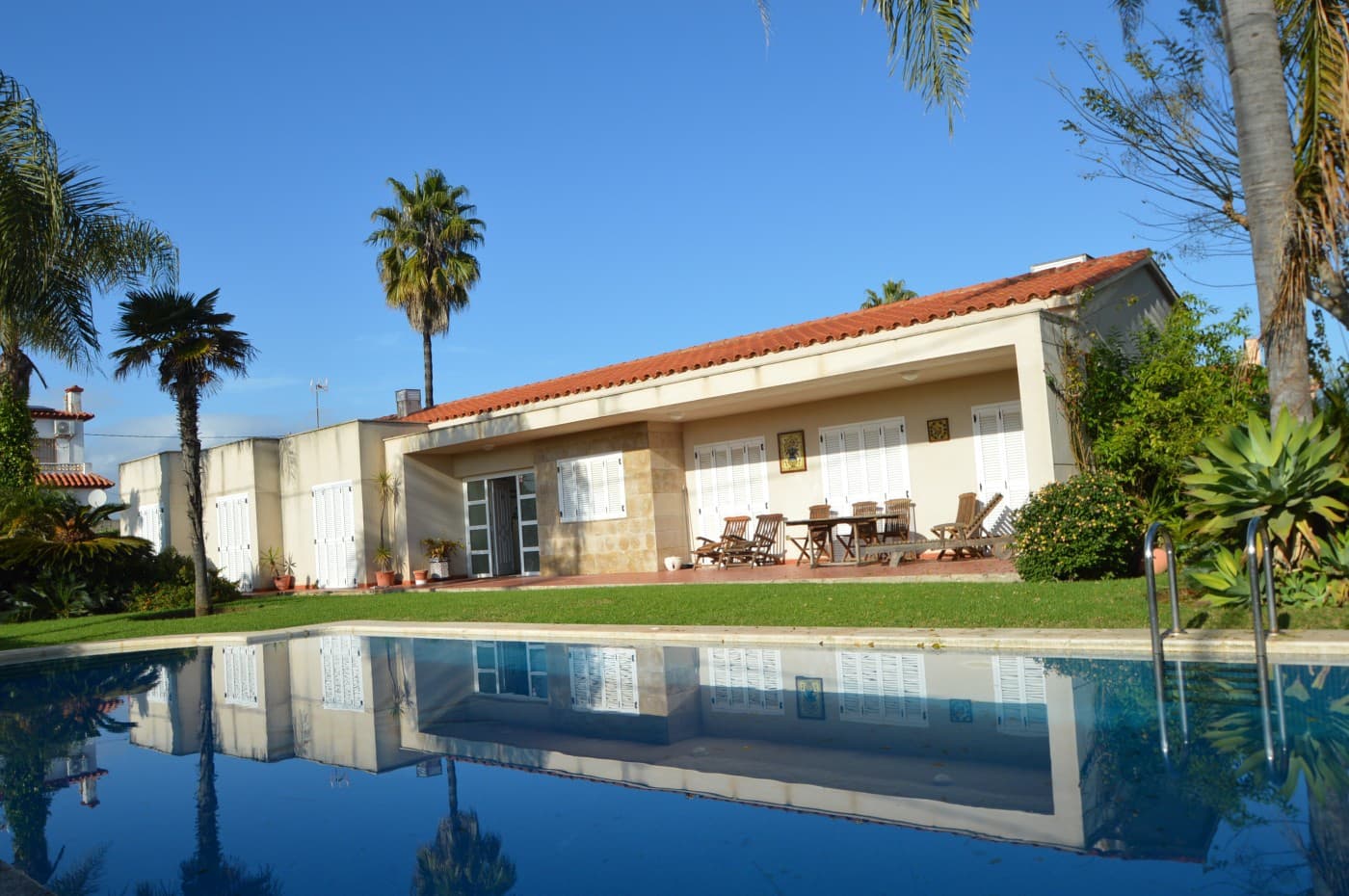 Chalet de 4 habitaciones en Vinaròs en venta con piscina garaje - 480.000 € (Ref: 9484977)