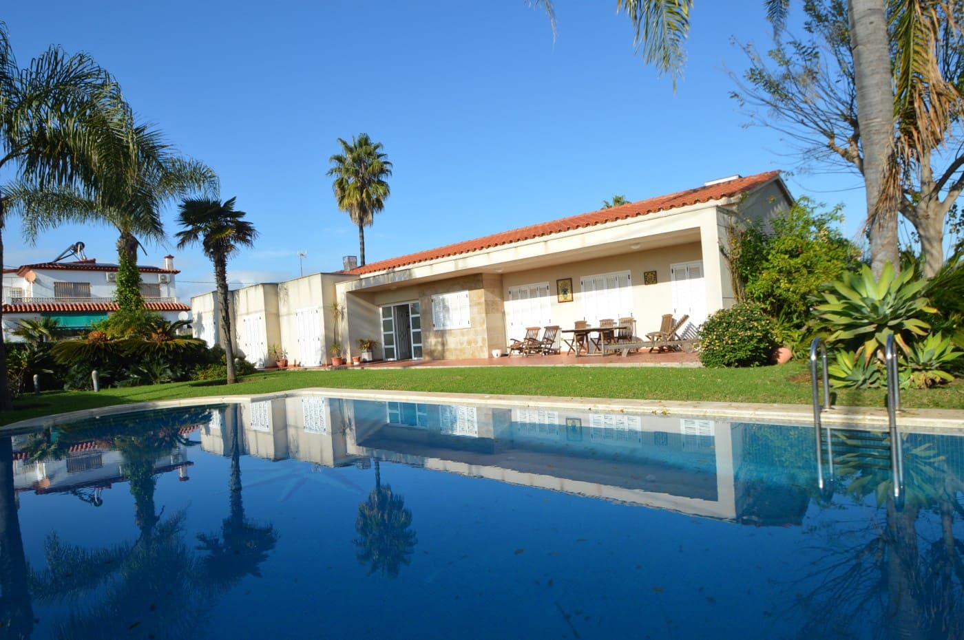 Chalet de 4 habitaciones en Vinaròs en venta con piscina garaje - 480.000 € (Ref: 9484977)