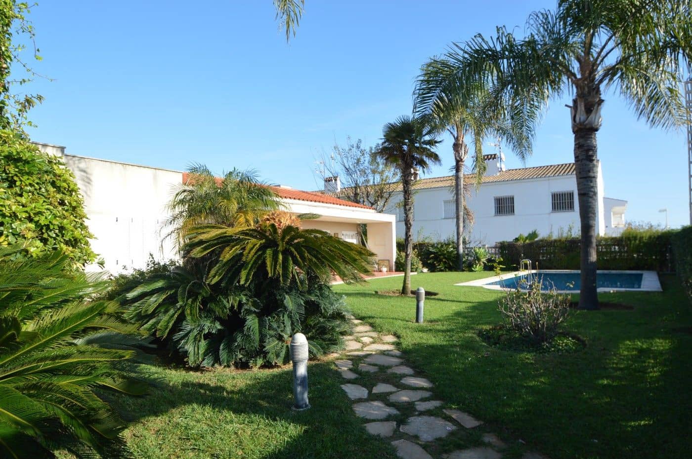 Chalet de 4 habitaciones en Vinaròs en venta con piscina garaje - 480.000 € (Ref: 9484977)