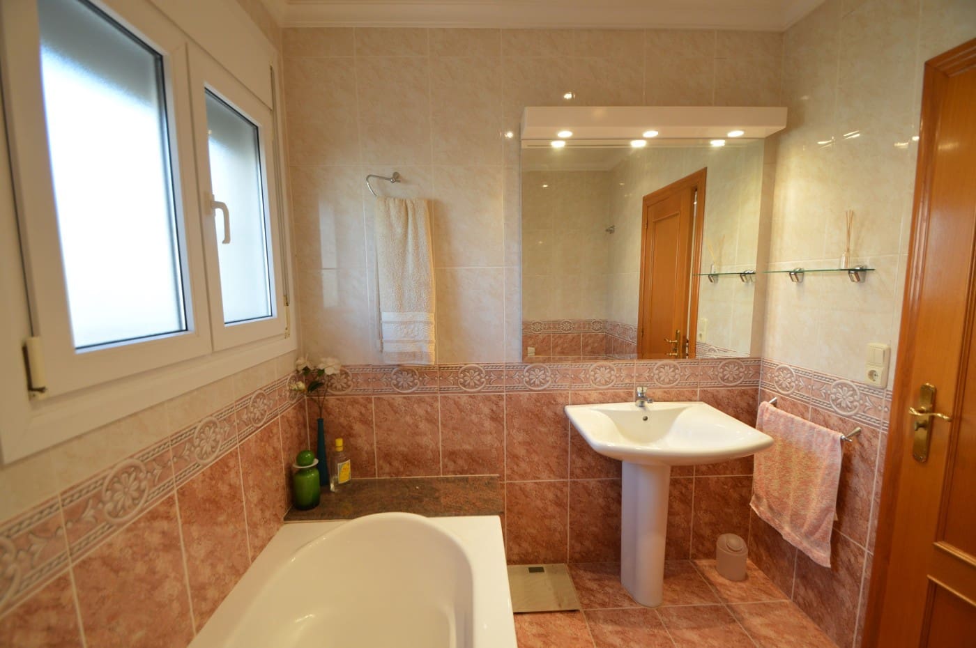 Chalet de 4 habitaciones en Vinaròs en venta con piscina garaje - 480.000 € (Ref: 9484977)