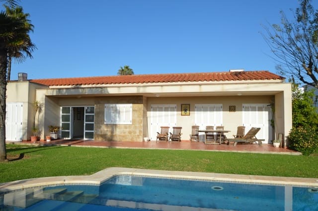 Chalet de 4 habitaciones en Vinaròs en venta con piscina garaje - 480.000 € (Ref: 9484977)