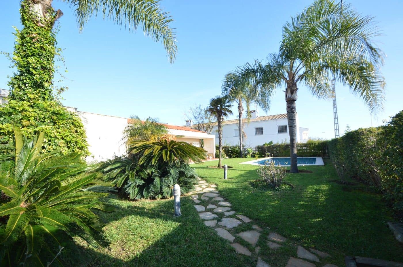 Chalet de 4 habitaciones en Vinaròs en venta con piscina garaje - 480.000 € (Ref: 9484977)