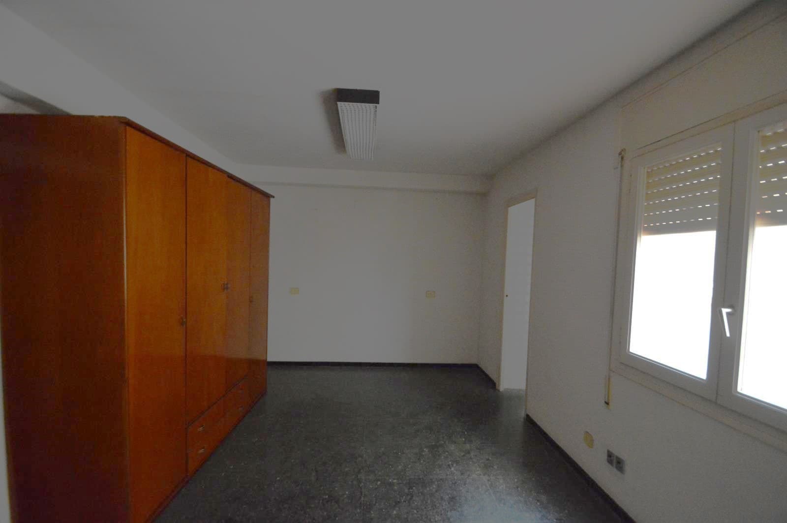 3 bedroom Flat for sale in Vinaros - € 105,000 (Ref: 9496572)