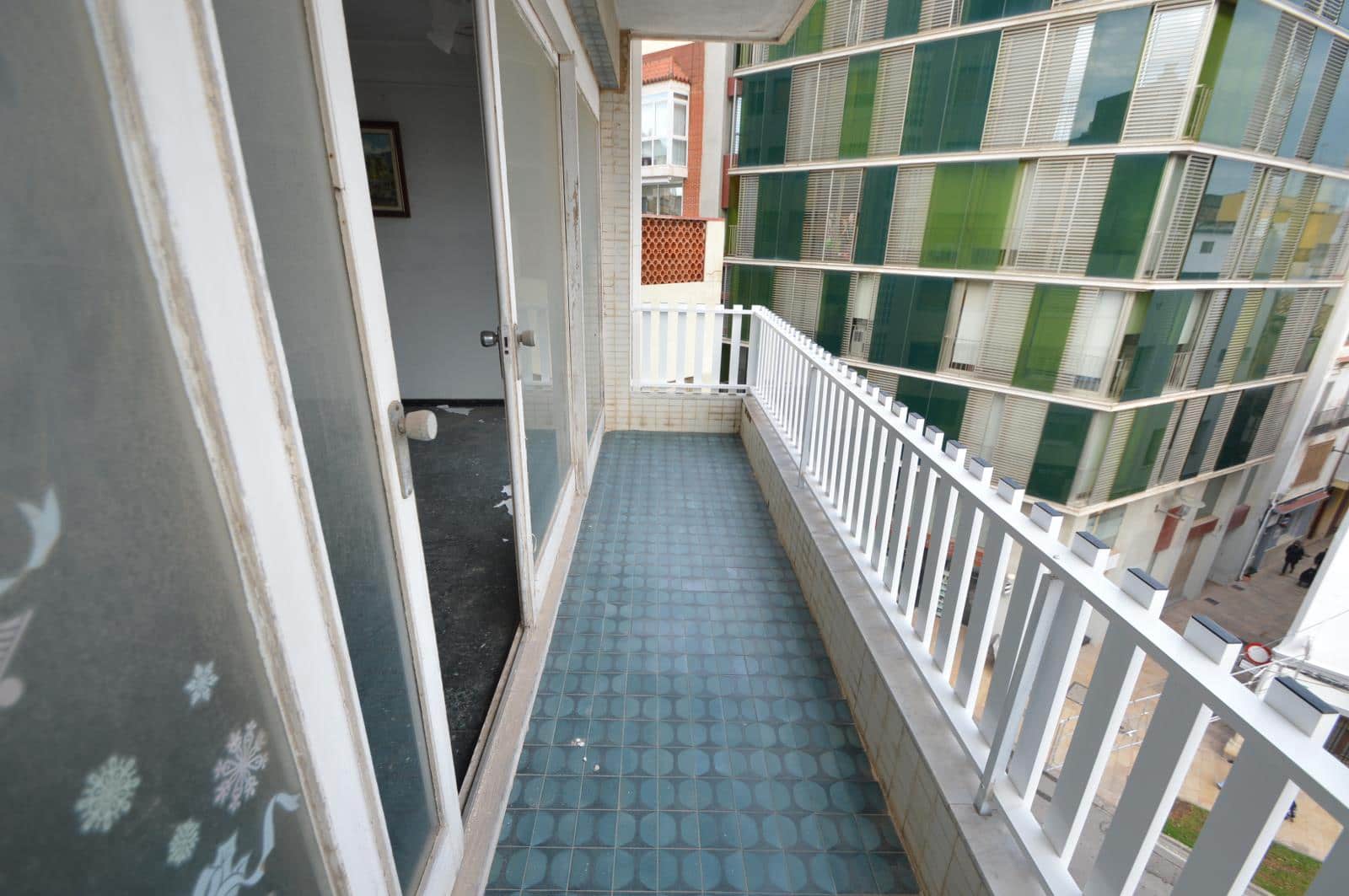 3 bedroom Flat for sale in Vinaros - € 105,000 (Ref: 9496572)