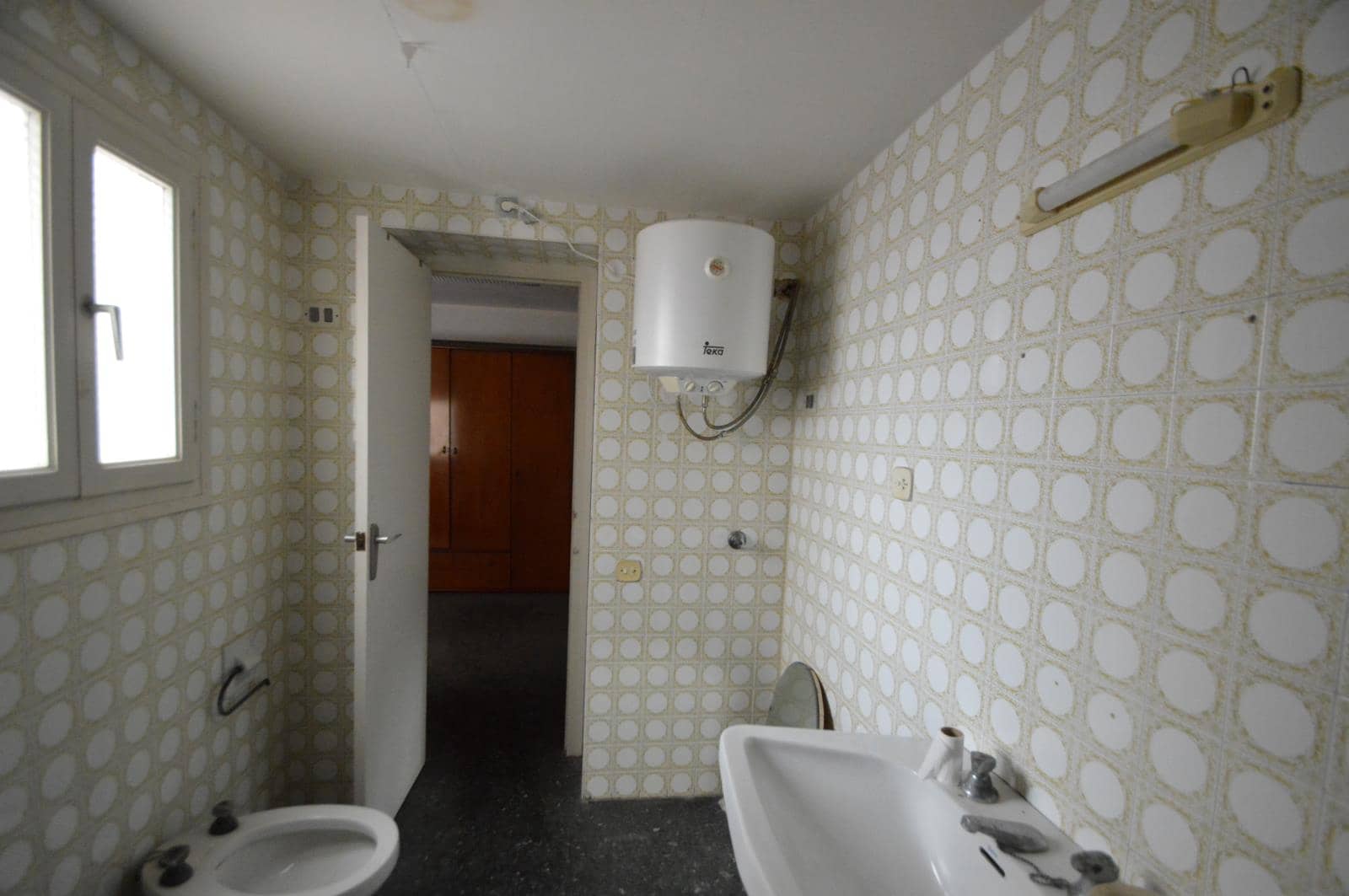 3 bedroom Flat for sale in Vinaros - € 105,000 (Ref: 9496572)