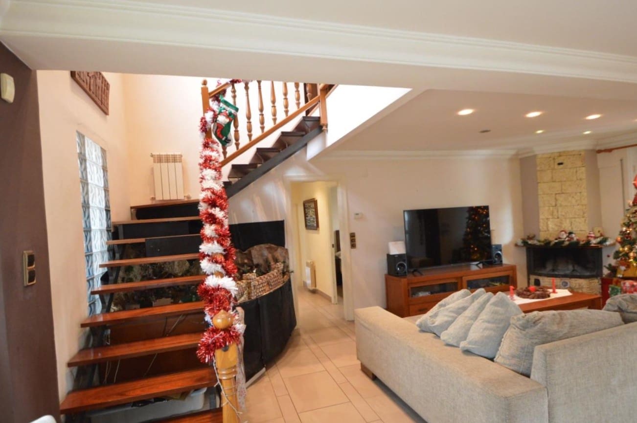 4 bedroom Villa for sale in Vinaros with pool - € 530,000 (Ref: 9563728)