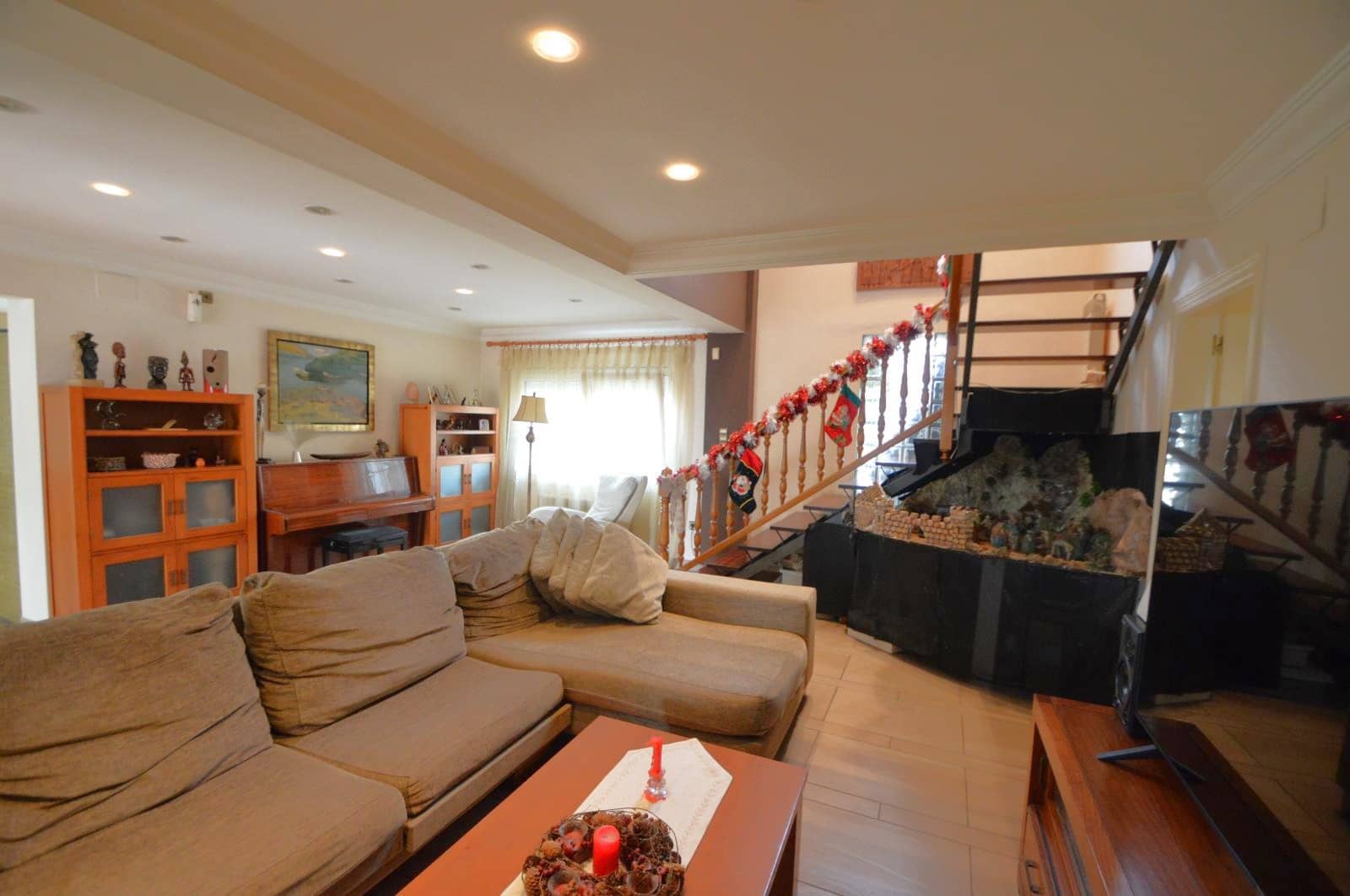 4 bedroom Villa for sale in Vinaros with pool - € 530,000 (Ref: 9563728)