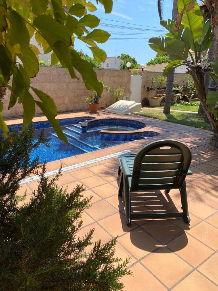 4 bedroom Villa for sale in Vinaros with pool - € 530,000 (Ref: 9563728)