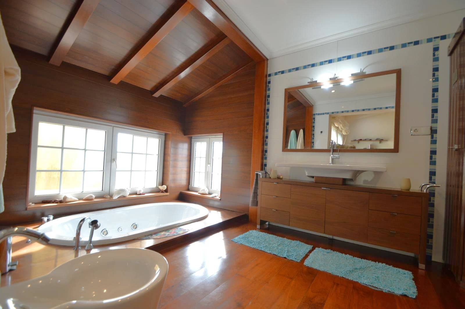 4 bedroom Villa for sale in Vinaros with pool - € 530,000 (Ref: 9563728)