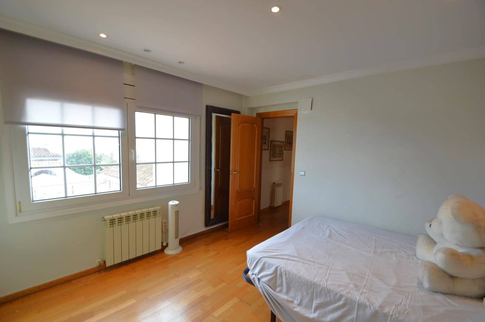 4 bedroom Villa for sale in Vinaros with pool - € 530,000 (Ref: 9563728)