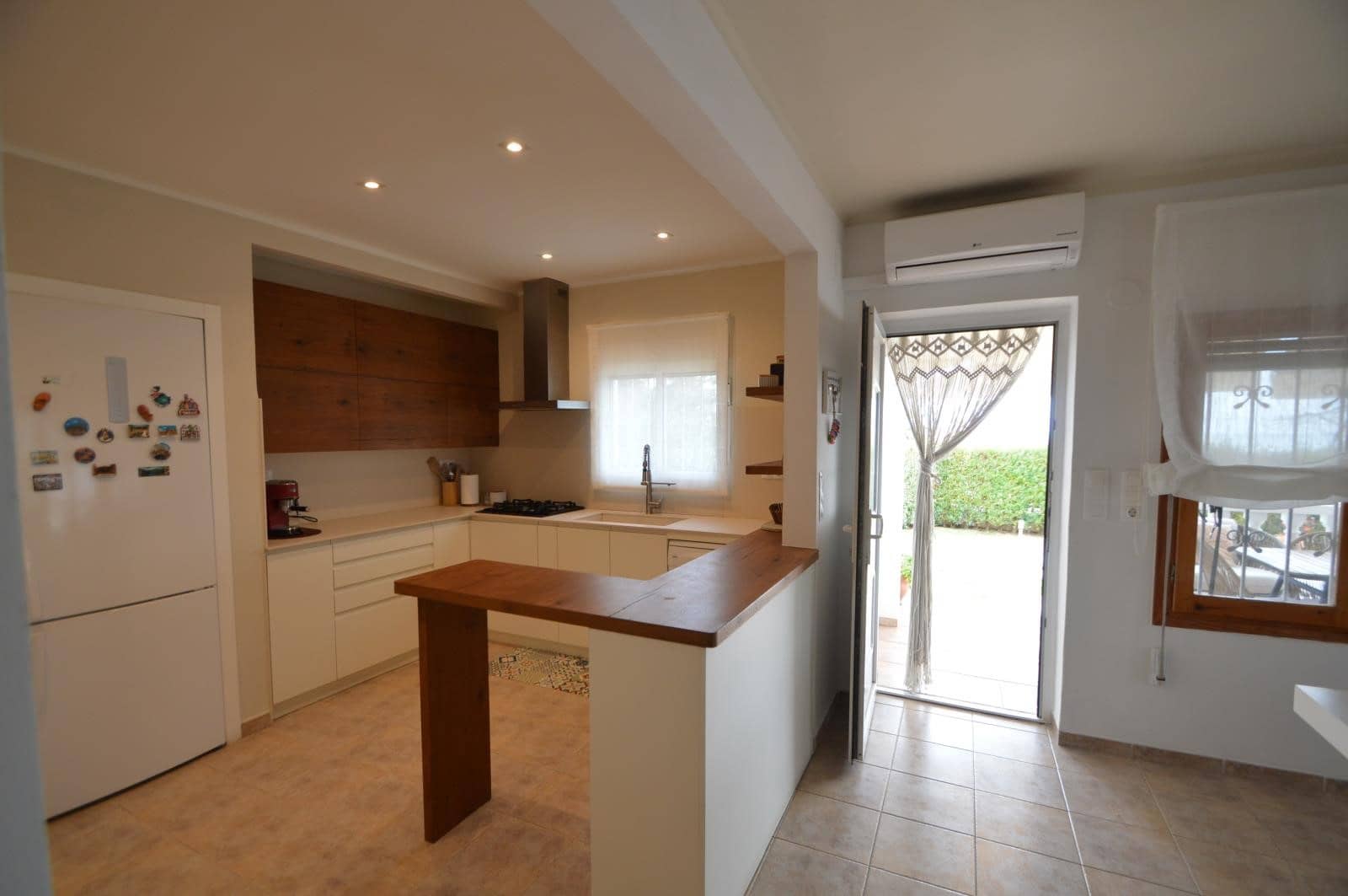 4 makuuhuone Huvila myytävänä paikassa Vinaros mukana 
autotalli - 360 000 € (Ref: 9566730)