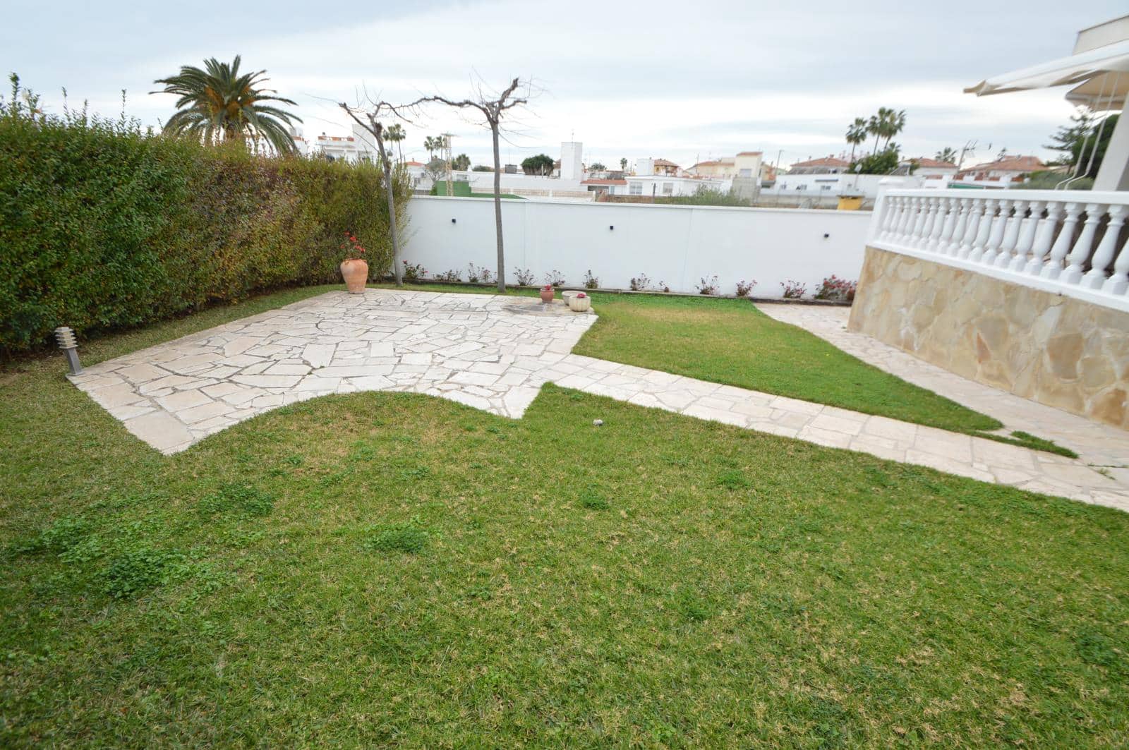 4 bedroom Villa for sale in Vinaros with garage - € 360,000 (Ref: 9566730)