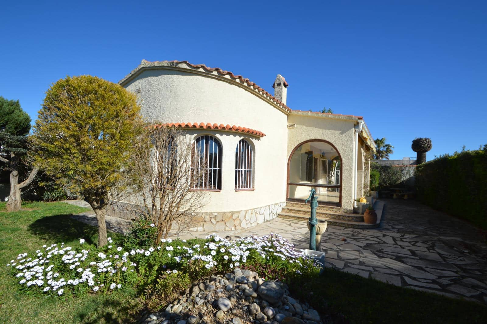 2 bedroom Villa for sale in Sant Jordi with garage - € 168,000 (Ref: 9715597)