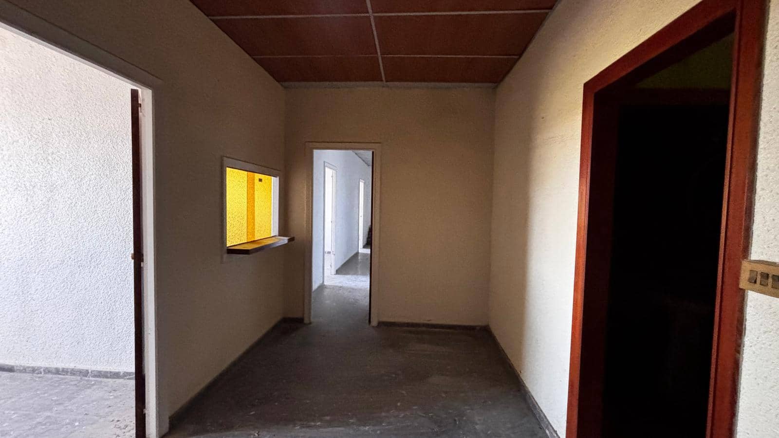 Commercial for rent in Vinaros with garage - € 700 (Ref: 9858424)