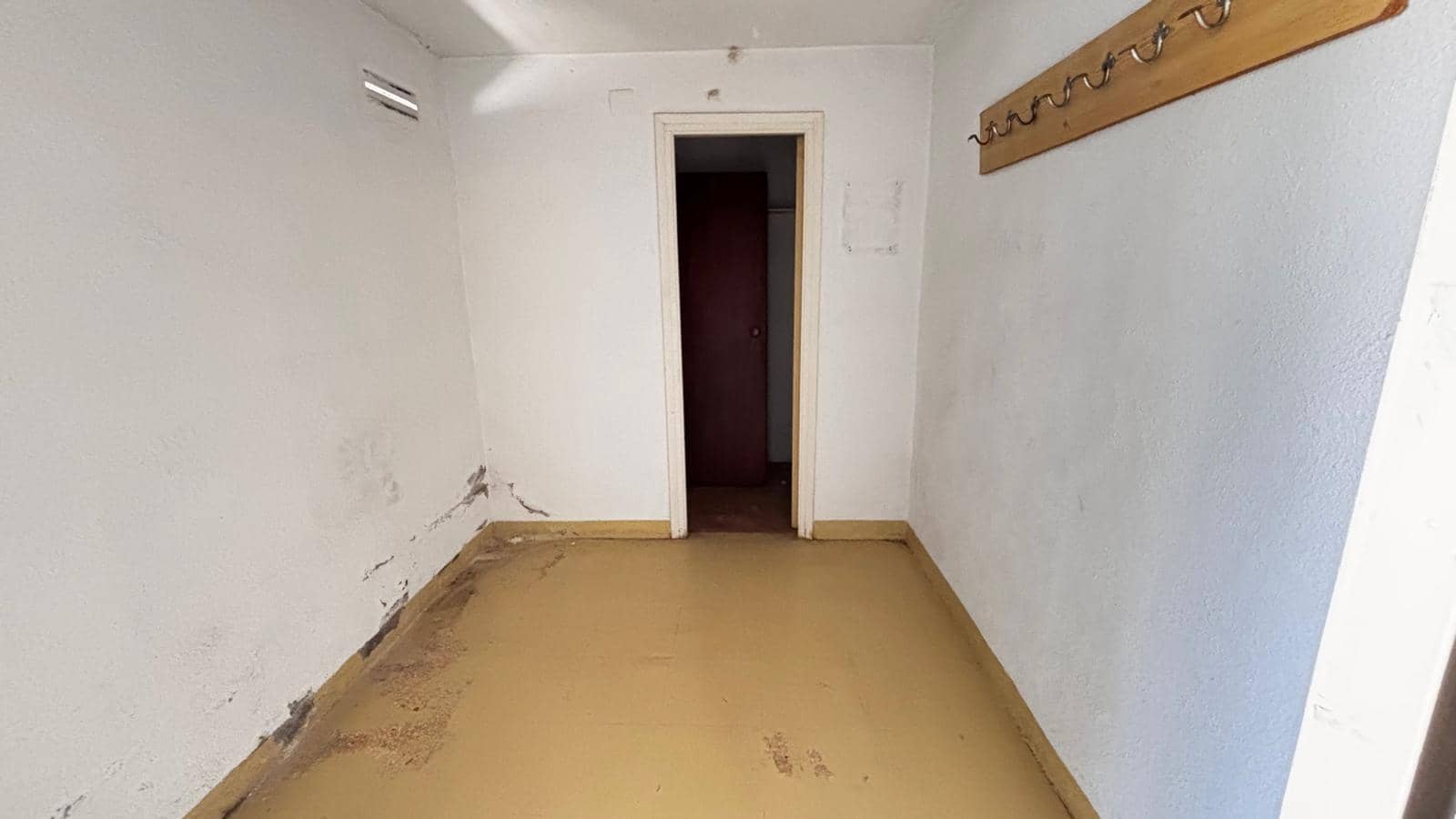 Commercial for rent in Vinaros with garage - € 700 (Ref: 9858424)