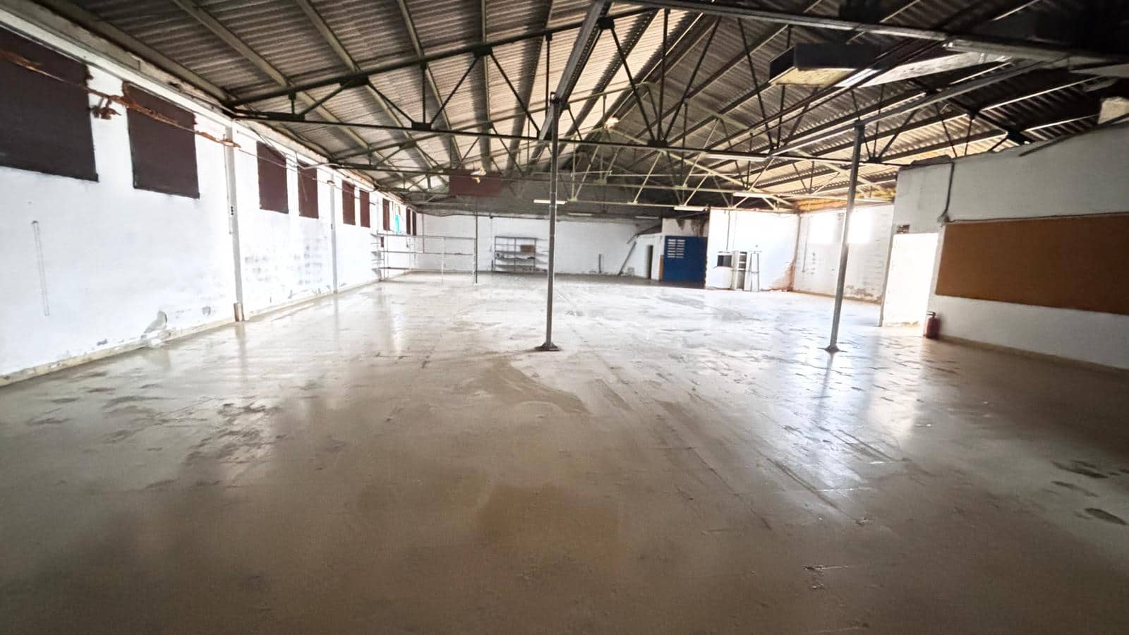 Commercial for rent in Vinaros with garage - € 700 (Ref: 9858424)