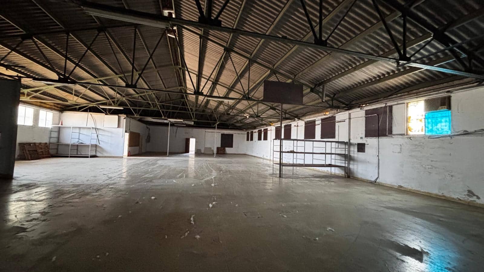 Commercial for rent in Vinaros with garage - € 700 (Ref: 9858424)