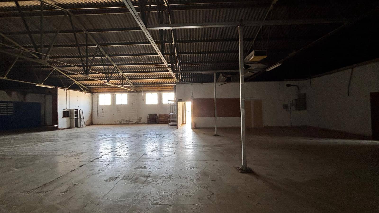 Commercial for rent in Vinaros with garage - € 700 (Ref: 9858424)