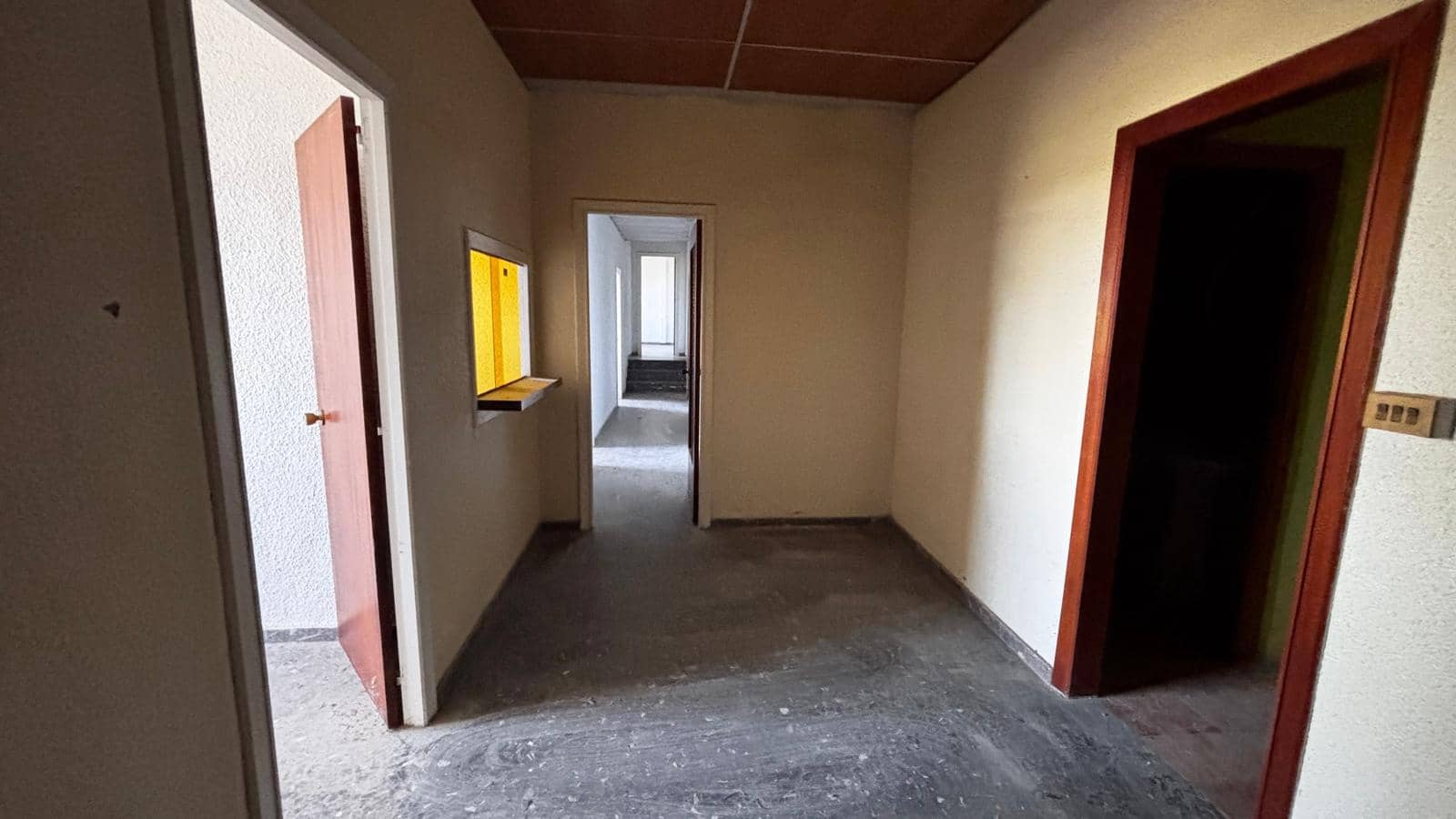 Commercial for rent in Vinaros with garage - € 700 (Ref: 9858424)
