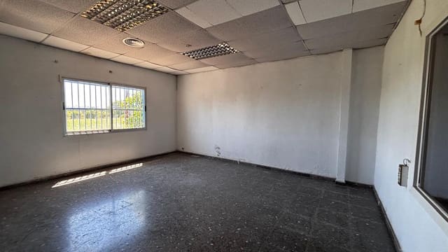 Local Commercial à louer à Vinaròs avec garage - 700 € (Ref: 9858424)