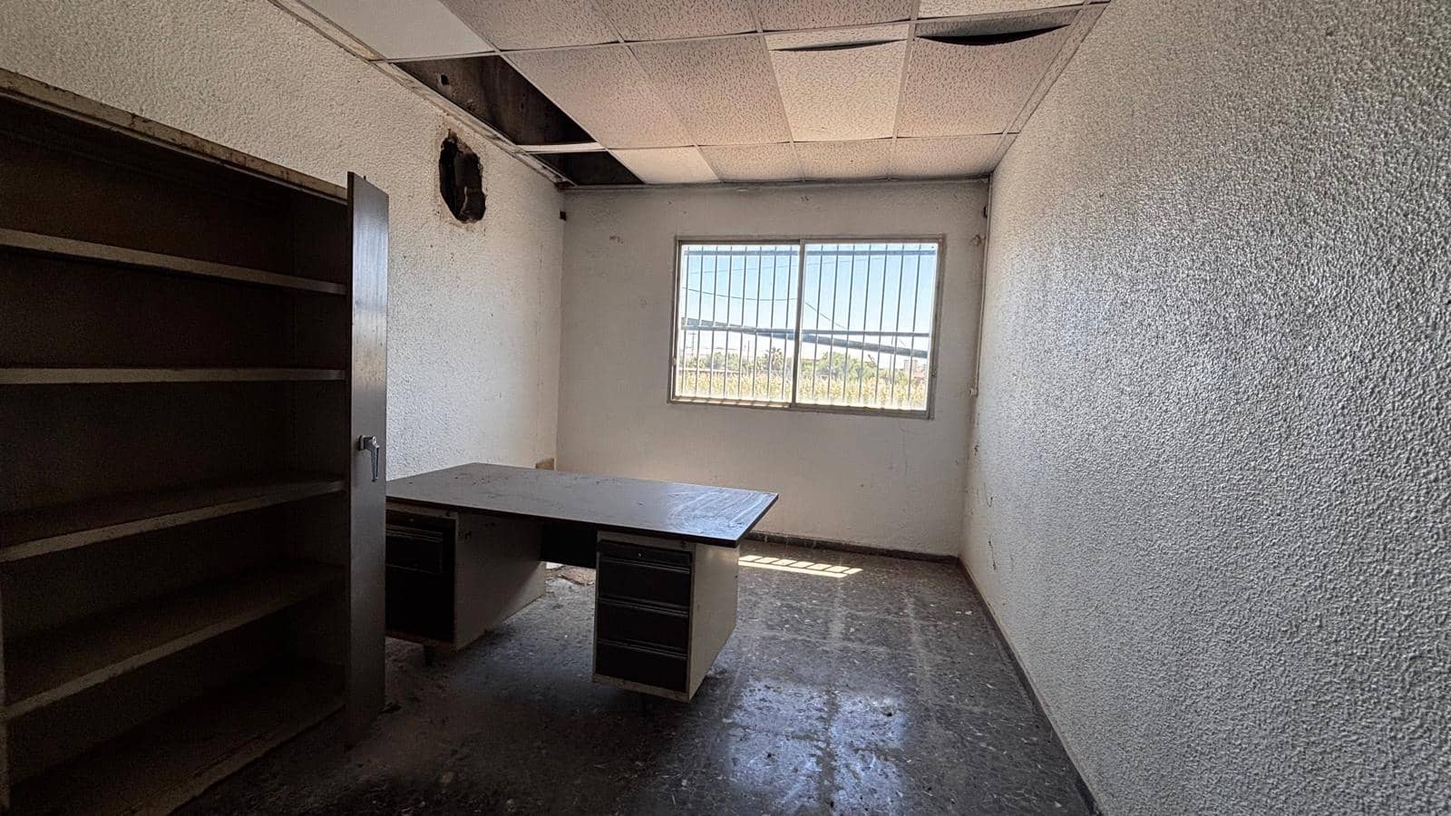 Commercial for rent in Vinaros with garage - € 700 (Ref: 9858424)