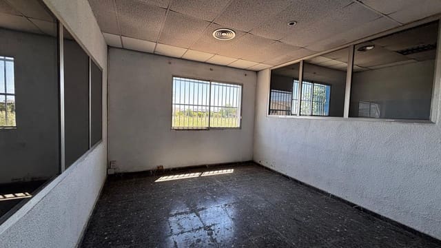 Local Commercial à louer à Vinaròs avec garage - 700 € (Ref: 9858424)