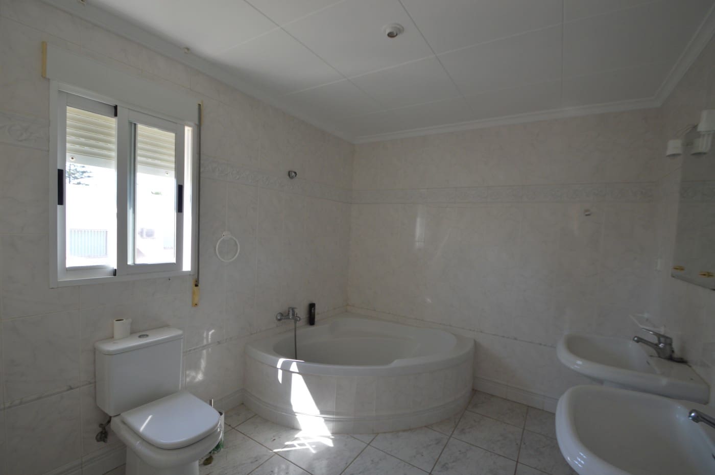 Chalet de 8 habitaciones en Vinaròs en venta con piscina garaje - 760.000 € (Ref: 9858918)