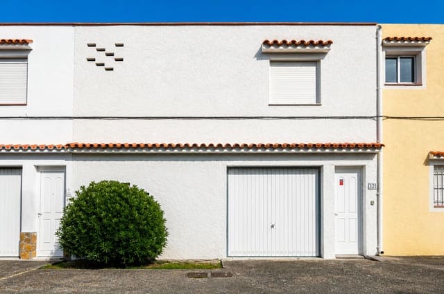 3 chambre Villa/Maison Mitoyenne à vendre à Vinaròs avec garage - 155 000 € (Ref: 9863712)