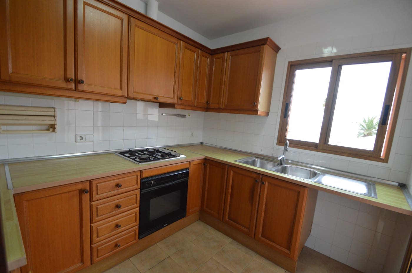 3 bedroom Villa for sale in Vinaros with garage - € 345,000 (Ref: 9863713)
