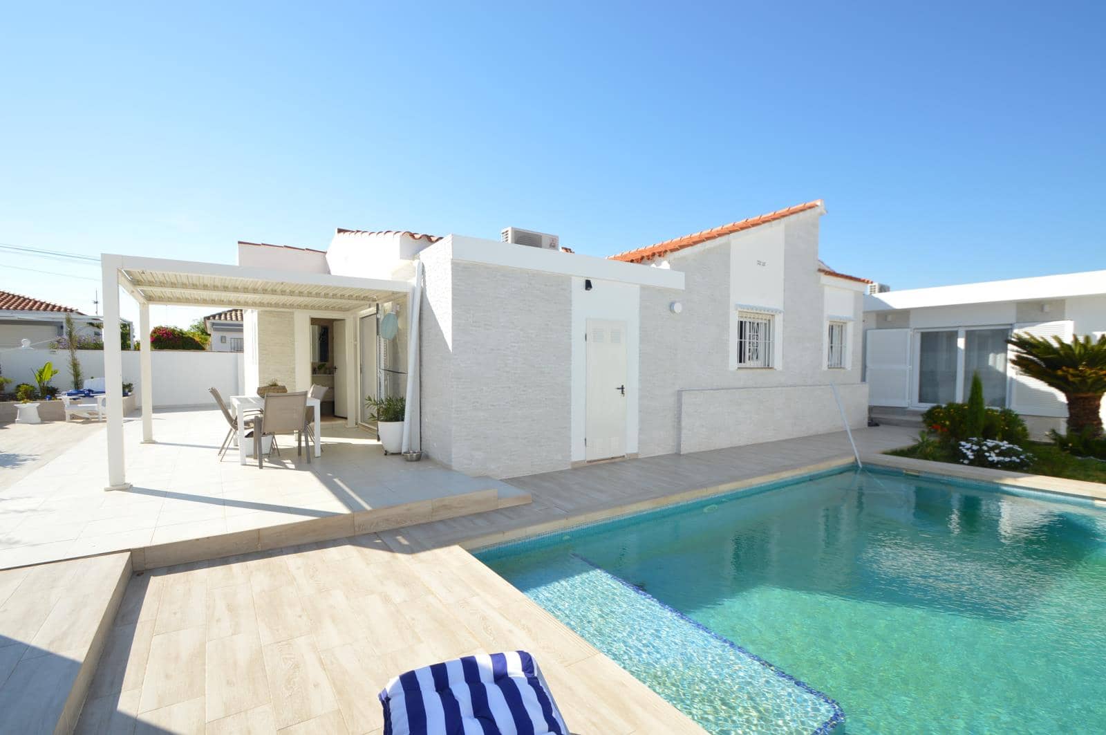 4 bedroom Villa for sale in Vinaros with pool garage - € 730,000 (Ref: 9873811)