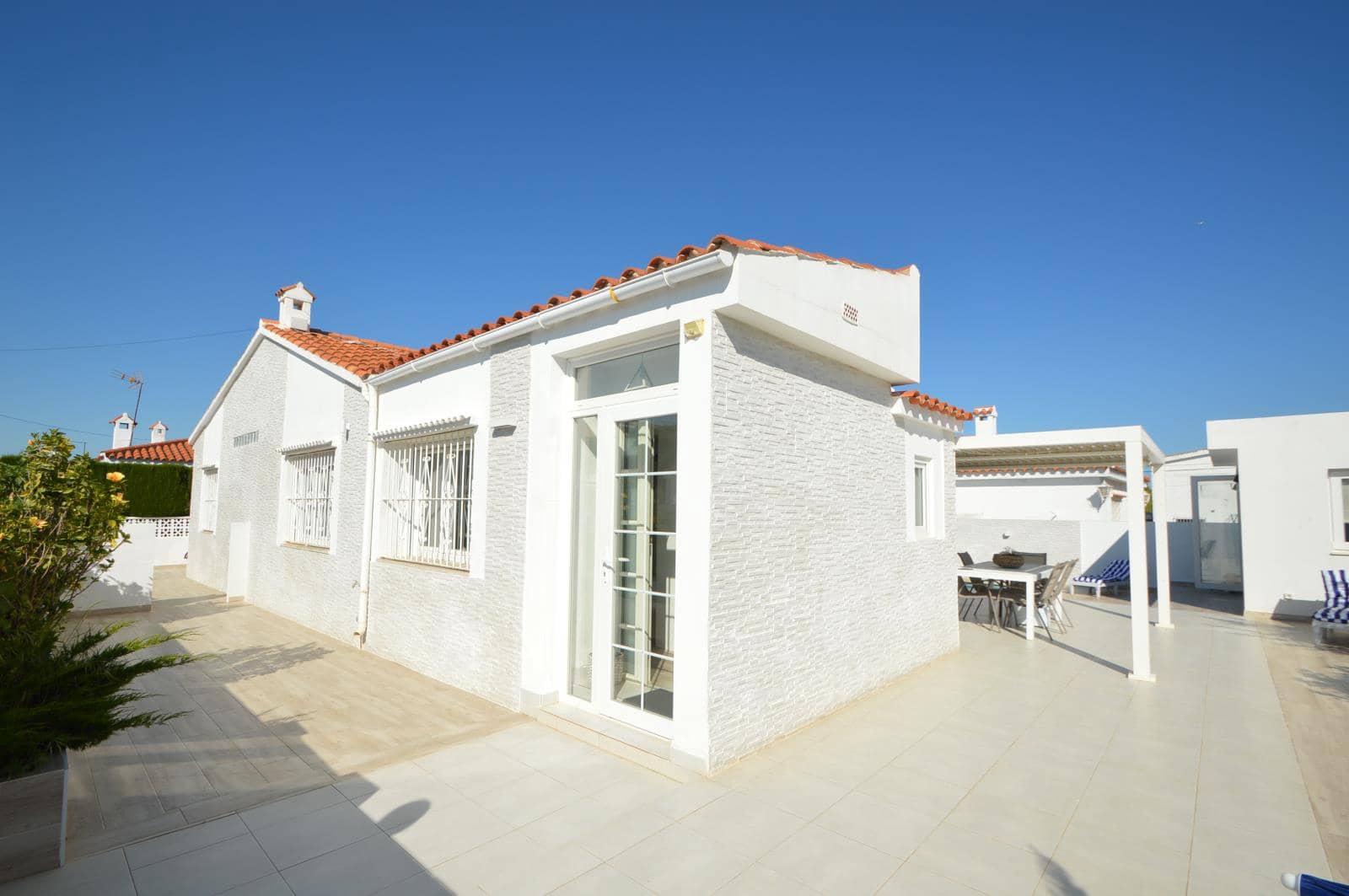 4 bedroom Villa for sale in Vinaros with pool garage - € 730,000 (Ref: 9873811)