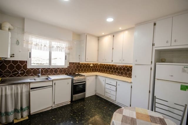 4 bedroom Flat for sale in Vinaròs - € 300,000 (Ref: 9905051)