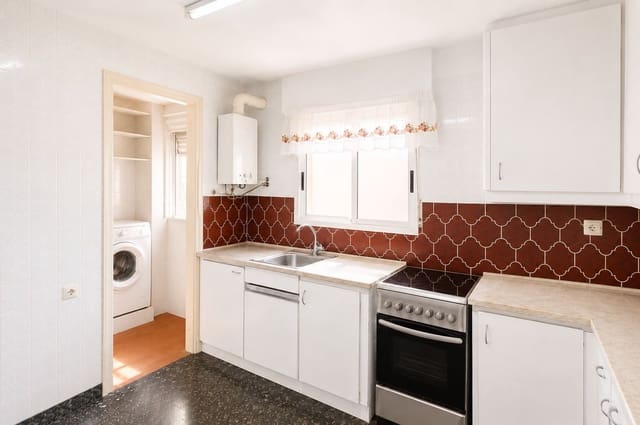 4 bedroom Flat for sale in Vinaròs - € 300,000 (Ref: 9905051)