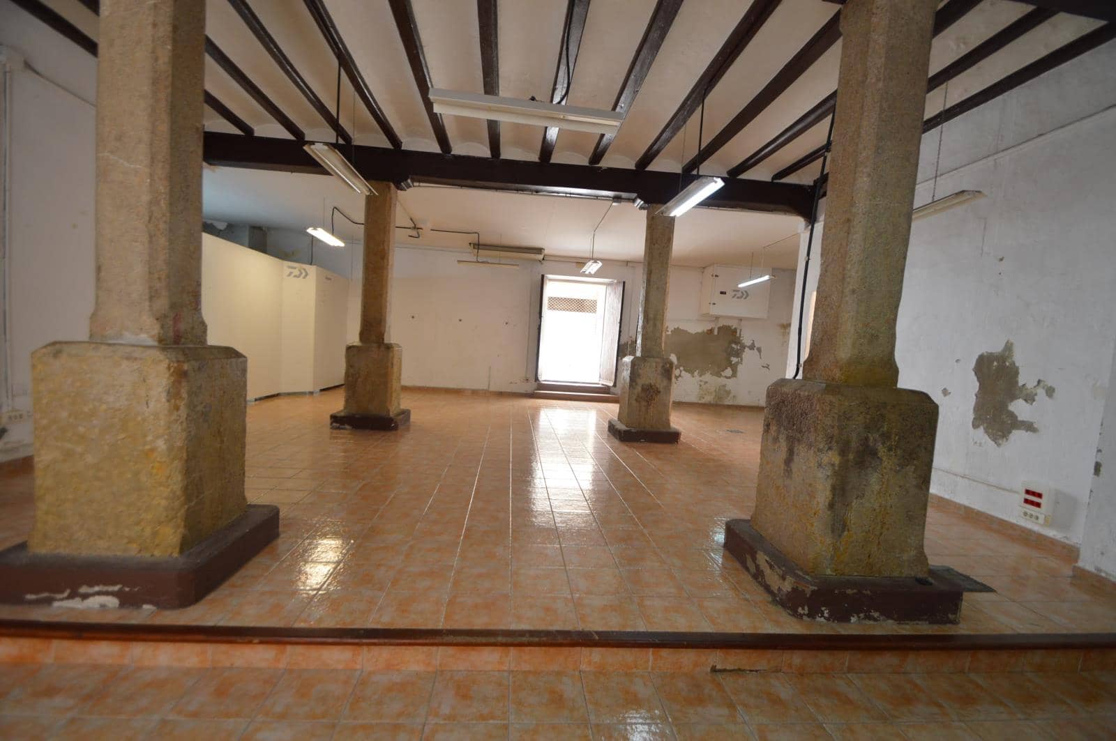 Comercial para arrendar em Vinaros - 600 € (Ref: 9921474)