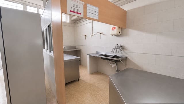 Comercial para arrendar em Vinaròs - 600 € (Ref: 9936836)