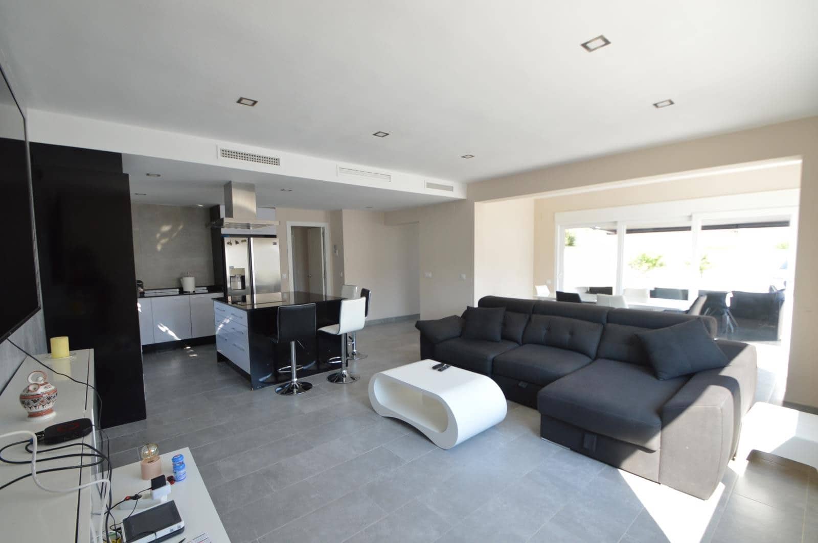 3 slaapkamer Villa te koop in Vinaros met zwembad - € 520.000 (Ref: 9948345)