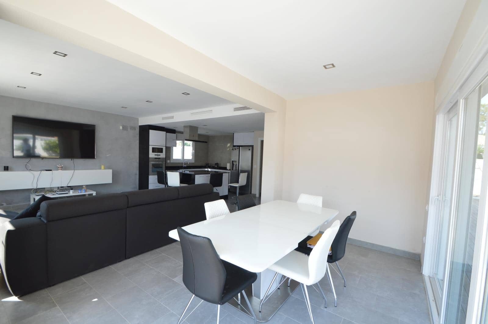3 slaapkamer Villa te koop in Vinaros met zwembad - € 520.000 (Ref: 9948345)