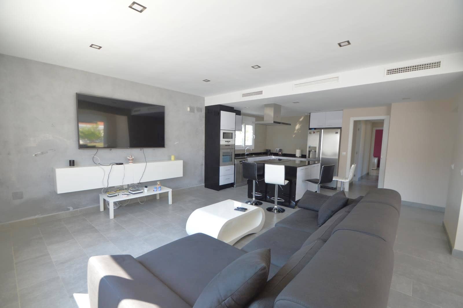 3 slaapkamer Villa te koop in Vinaros met zwembad - € 520.000 (Ref: 9948345)