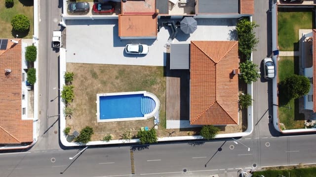 3 slaapkamer Villa te koop in Vinaròs met zwembad - € 520.000 (Ref: 9948345)