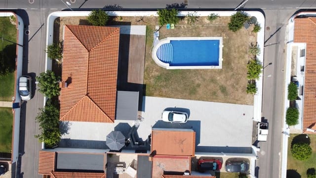3 slaapkamer Villa te koop in Vinaròs met zwembad - € 520.000 (Ref: 9948345)
